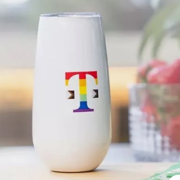 T-Mobile tumbler with plastic lid, with with T logo in pride colors, NWT - Picture 14 of 16